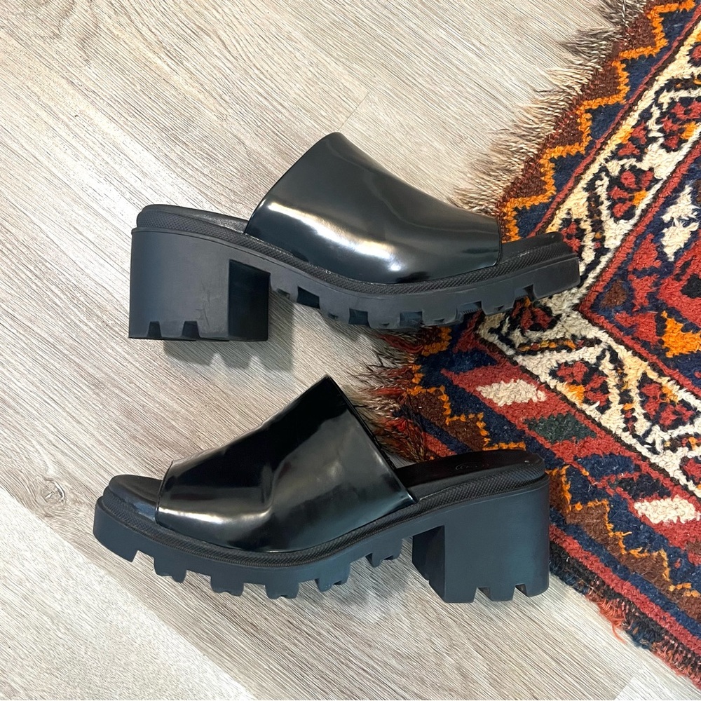 Urban Outfitters black chunky mules size 9